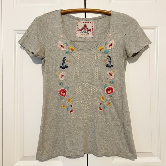 Johnny Was Tops - Johnny Was Embroidered Short Sleeve T-Shirt Size XS Gray Scoop Neck Floral Tee